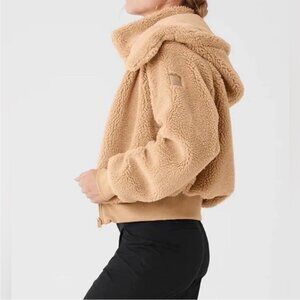 ALO YOGA Foxy Sherpa Jacket, Camel, Small